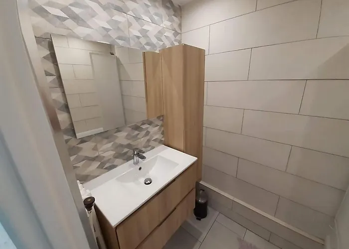 T4 Centre * אנז'ה